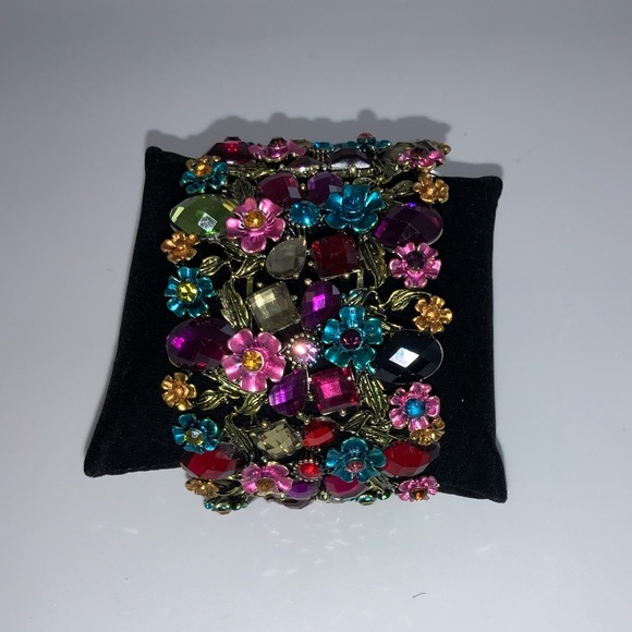 Floral Cuff Bracelet - Picture 4 of 9